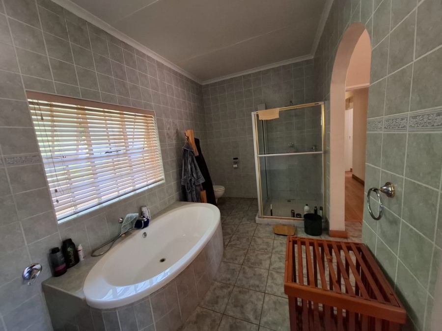 4 Bedroom Property for Sale in Protea Park North West